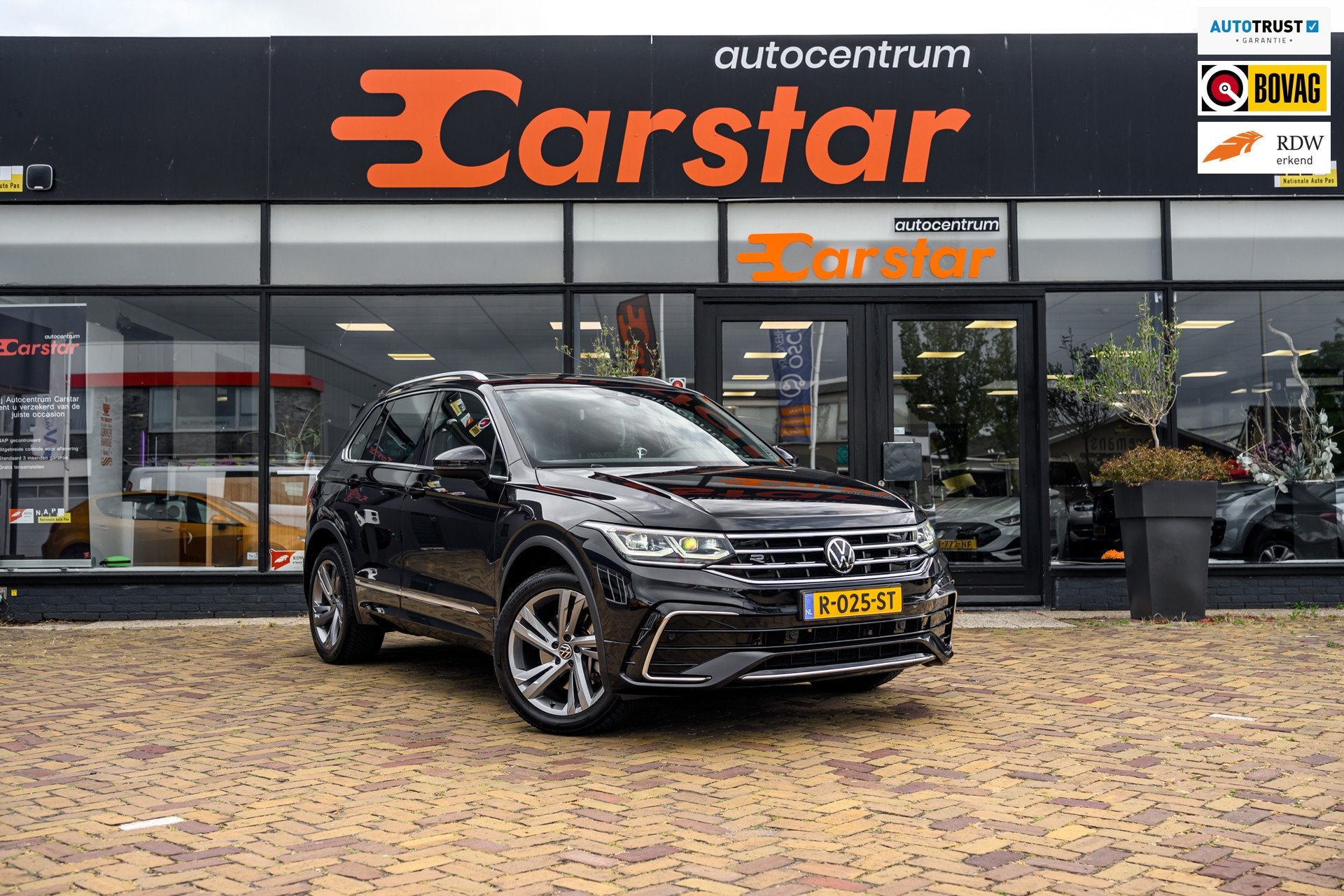Volkswagen Tiguan 1.4 TSI eHybrid R-Line Business+|PANO|R-Li, 1716 kg, 4 cilinders, 150 pk, Zwart