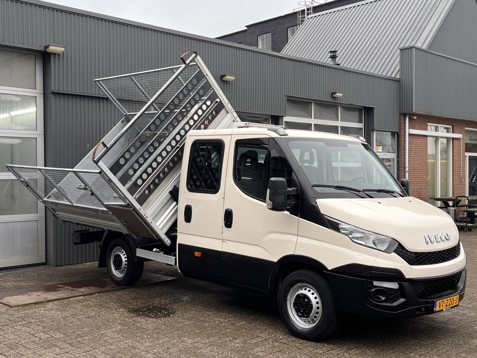 Iveco Daily 35S11D 2.3 3 zijden kipper Airco Telefoonverbind, Euro 5, Achterwielaandrijving, Gebruikt, Zwart