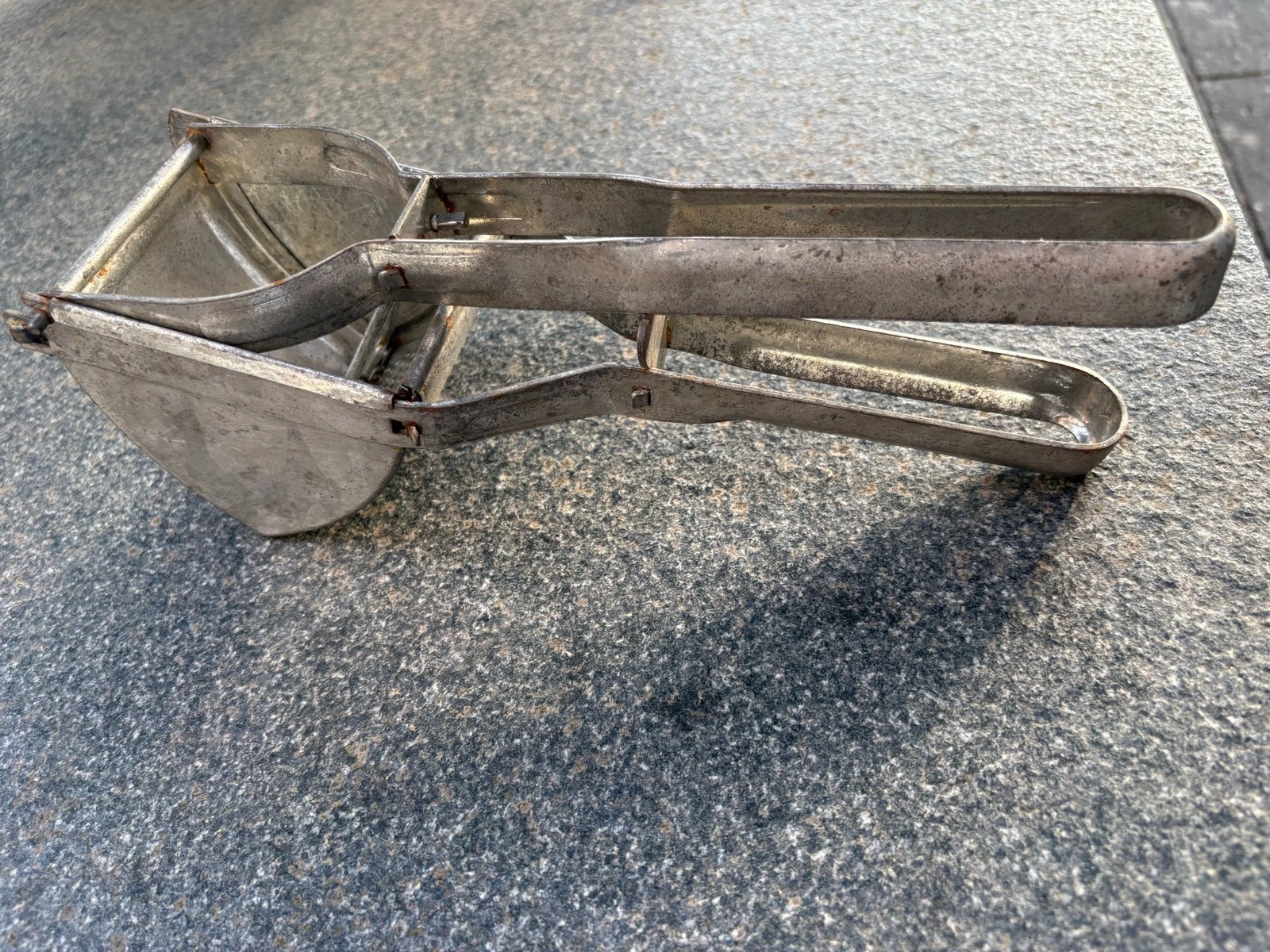 Vintage Aardappelpers / Pureeknijper - Metaal, Zilver, Ophalen of Verzenden, Metaal, Overige merken
