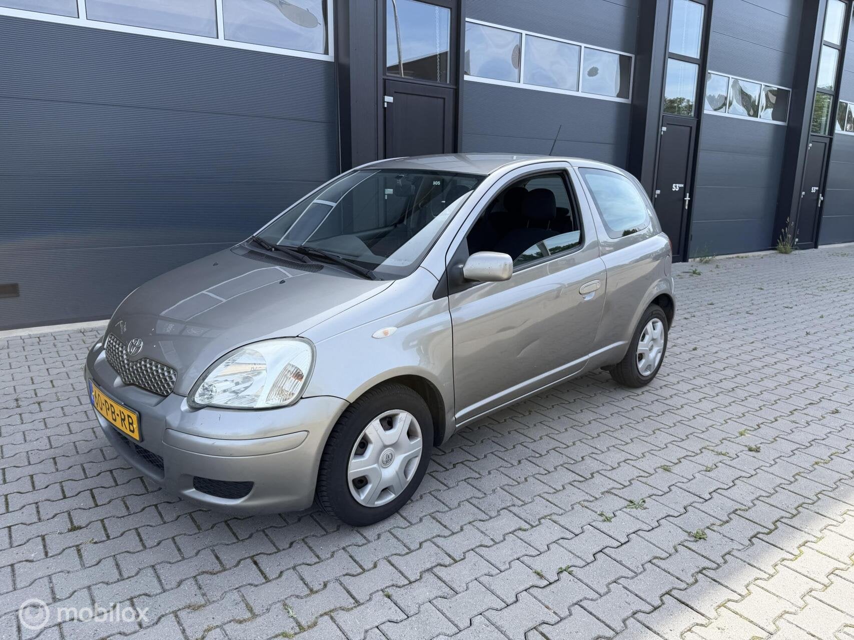 Toyota Yaris 1.3 VVT-i Sol AUTOMAAT NIEUWE APK, Auto's, 1299 cc, 15 km/l, Gebruikt, 31 €/maand