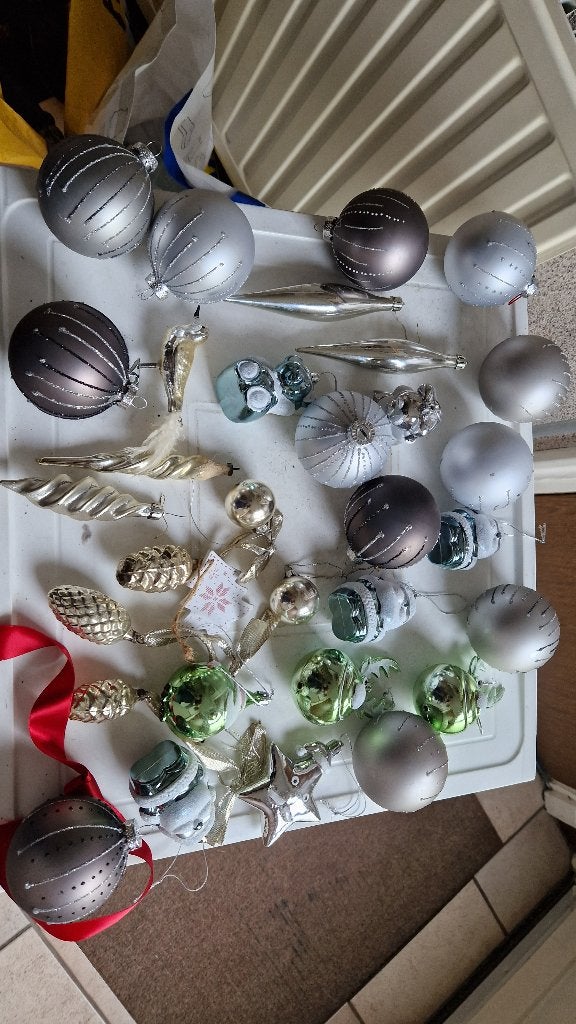 zak vol oude kerstversiering, Ophalen, Gebruikt