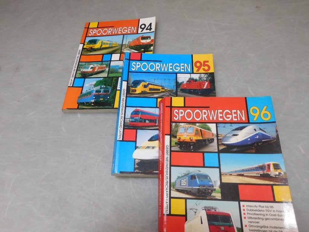 3 exemplaren van de serie Spoorwegjaarboeken, Overige merken, Gelijkstroom of Wisselstroom, Zo goed als nieuw, Boek, Tijdschrift of Catalogus