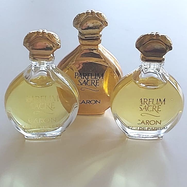Sacre de Caron, Verzamelen, Parfumverzamelingen, Ophalen of Verzenden, Zo goed als nieuw, Miniatuur, Gevuld