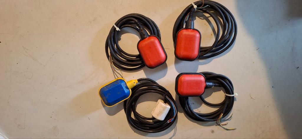 Vlotterschakelaars voor vuilwaterpompen., Ophalen of Verzenden, Gebruikt, Dompelpomp