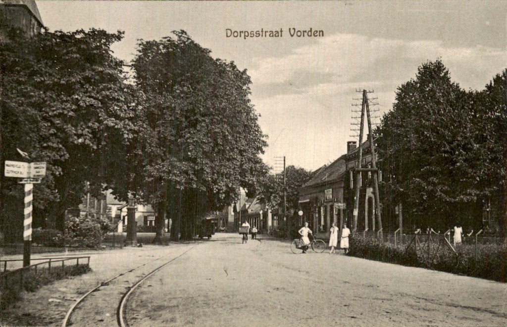 Vorden - Dorpsstraat - Straatbeeld, Ophalen of Verzenden, 1920 tot 1940, Gelopen, Gelderland