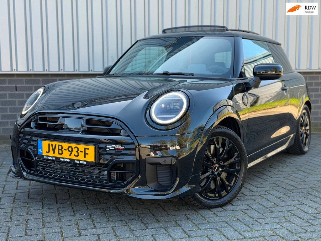 Mini Mini 1.5 Cooper C Classic M John Cooper Works |Pano|Aut, Auto's, Stof, Gebruikt, 156 pk, 4 stoelen