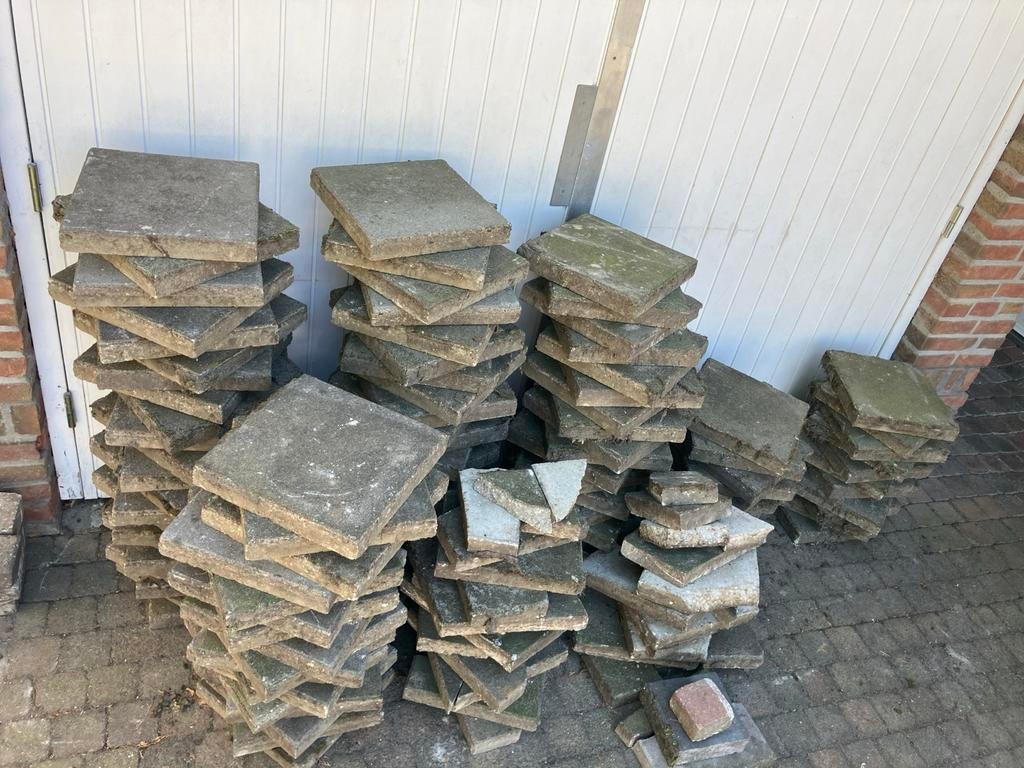 Gratis 30x30 tegels 4cm dik. 100+ stuks, Tuin en Terras, Tegels en Klinkers, Ophalen, Gebruikt, 10 m² of meer, Beton