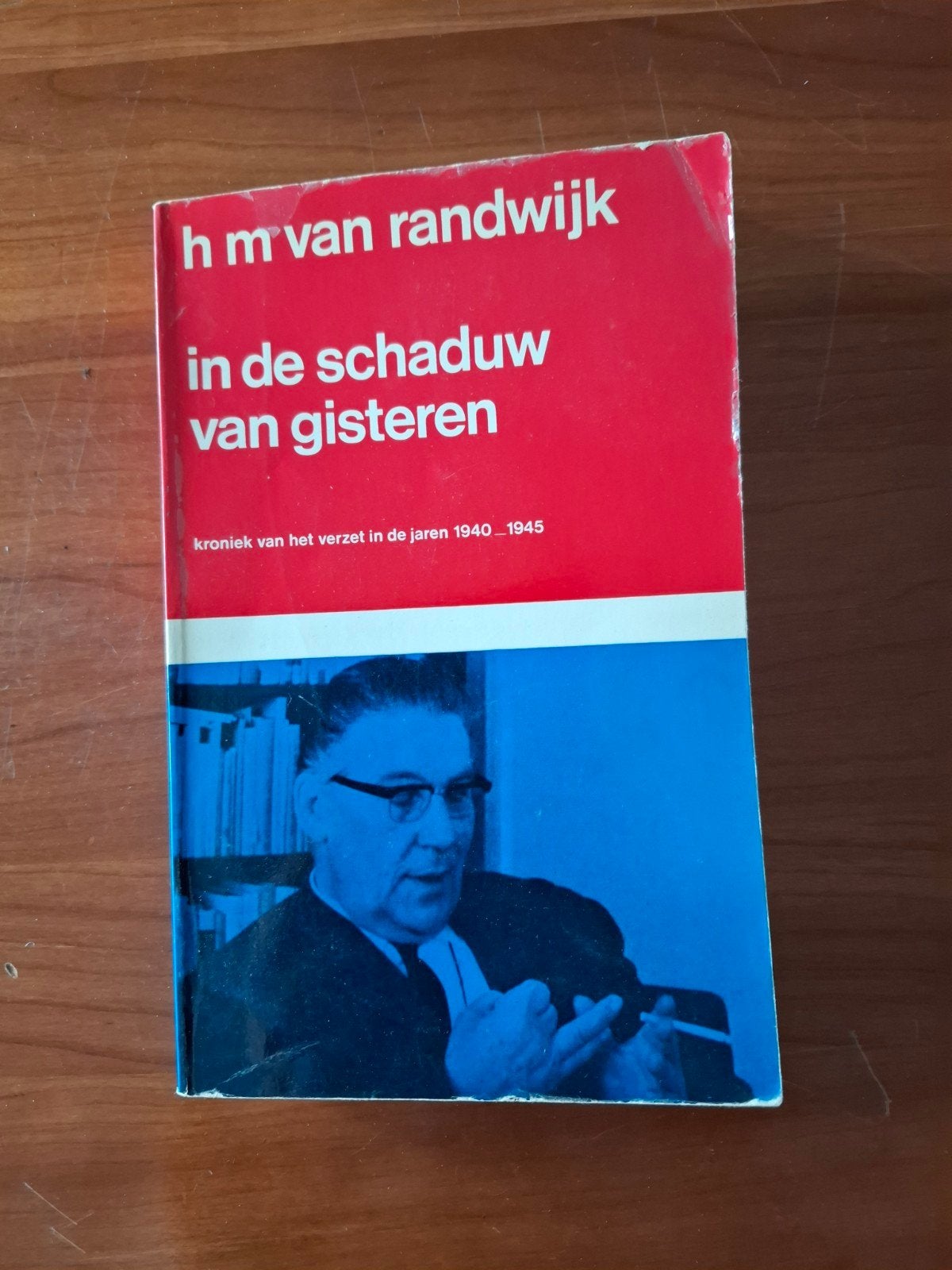 In de Schaduw van Gisteren - Kroniek van het Verzet, Ophalen of Verzenden, Zo goed als nieuw, Overige onderwerpen