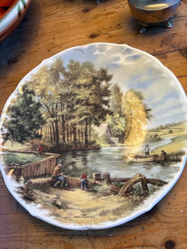 Royal Schwabap Wandbord 24 cm - Vissers aan de Rivier, Antiek en Kunst, Antiek | Wandborden en Tegels, Ophalen of Verzenden