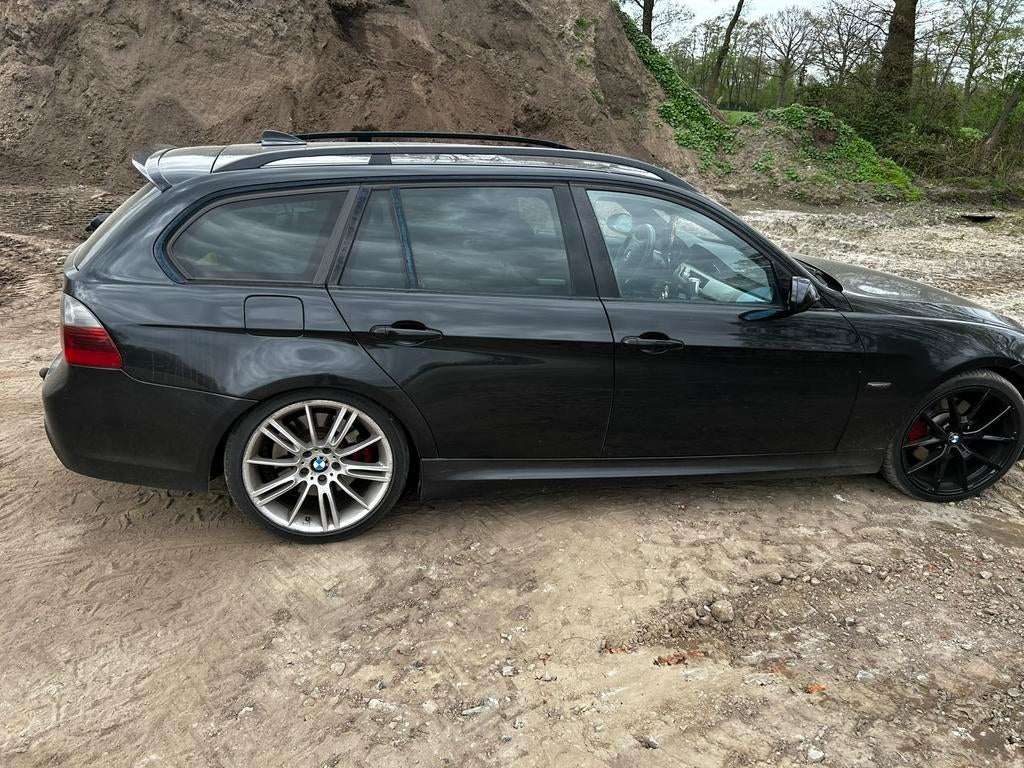 BMW 3-Serie 3.0 D 330 Touring 2007 Zwart, Auto's, 1800 kg, 2993 cc, Zwart, Stationwagon