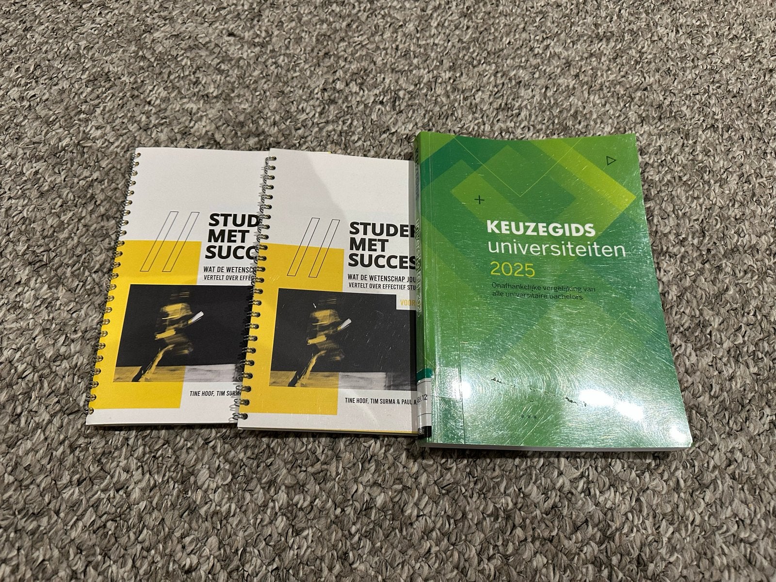 Keuzegids Universiteiten 2025 + 2x Studeren met Succes, Ophalen of Verzenden, Zo goed als nieuw, WO