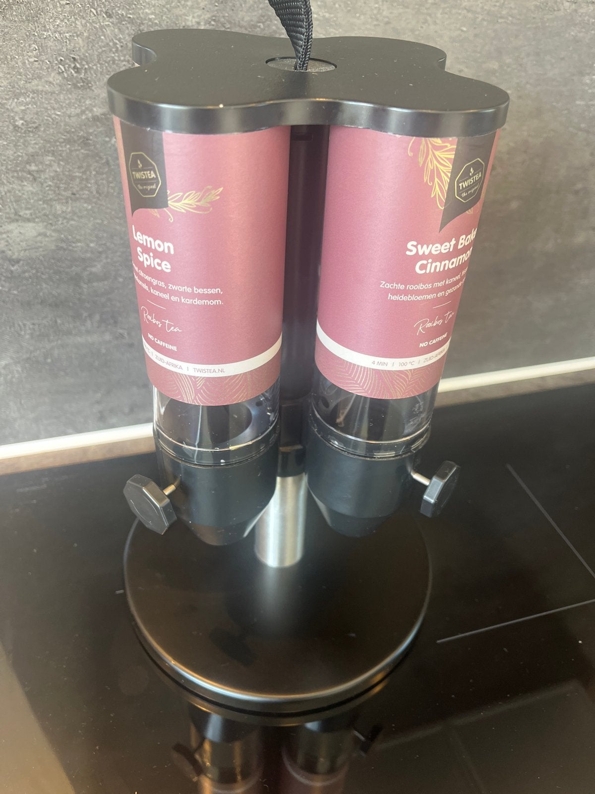 Twistea Theedispenser met 4 Kokers en 3 losse kokers, Gebruikt, Kunststof, Ophalen of Verzenden, Zwart