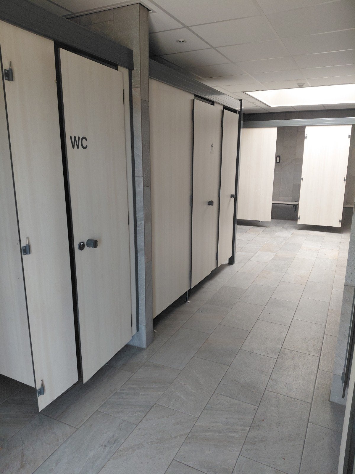 sanitair deurtjes trespa kompleet met scharnieren, Ophalen, Zo goed als nieuw, Toilet