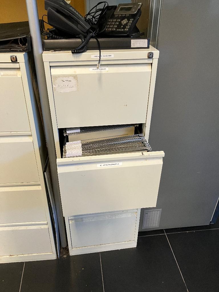 2 Vintage archiefkasten van metaal: Met sleutel. KOOPJE, Ophalen, Gebruikt, 100 tot 150 cm, 50 tot 100 cm