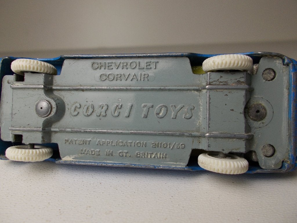 1960 Corgi Toys 229 CHEVROLET CORVAIR (Blauw) -A-., Hobby en Vrije tijd, Modelauto's | 1:43, Ophalen of Verzenden, Zo goed als nieuw