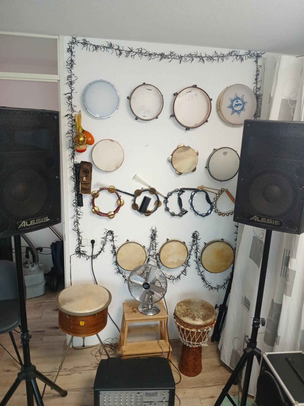 Dit is een complete set prachtige drums te koop. De prijs is, Ophalen of Verzenden
