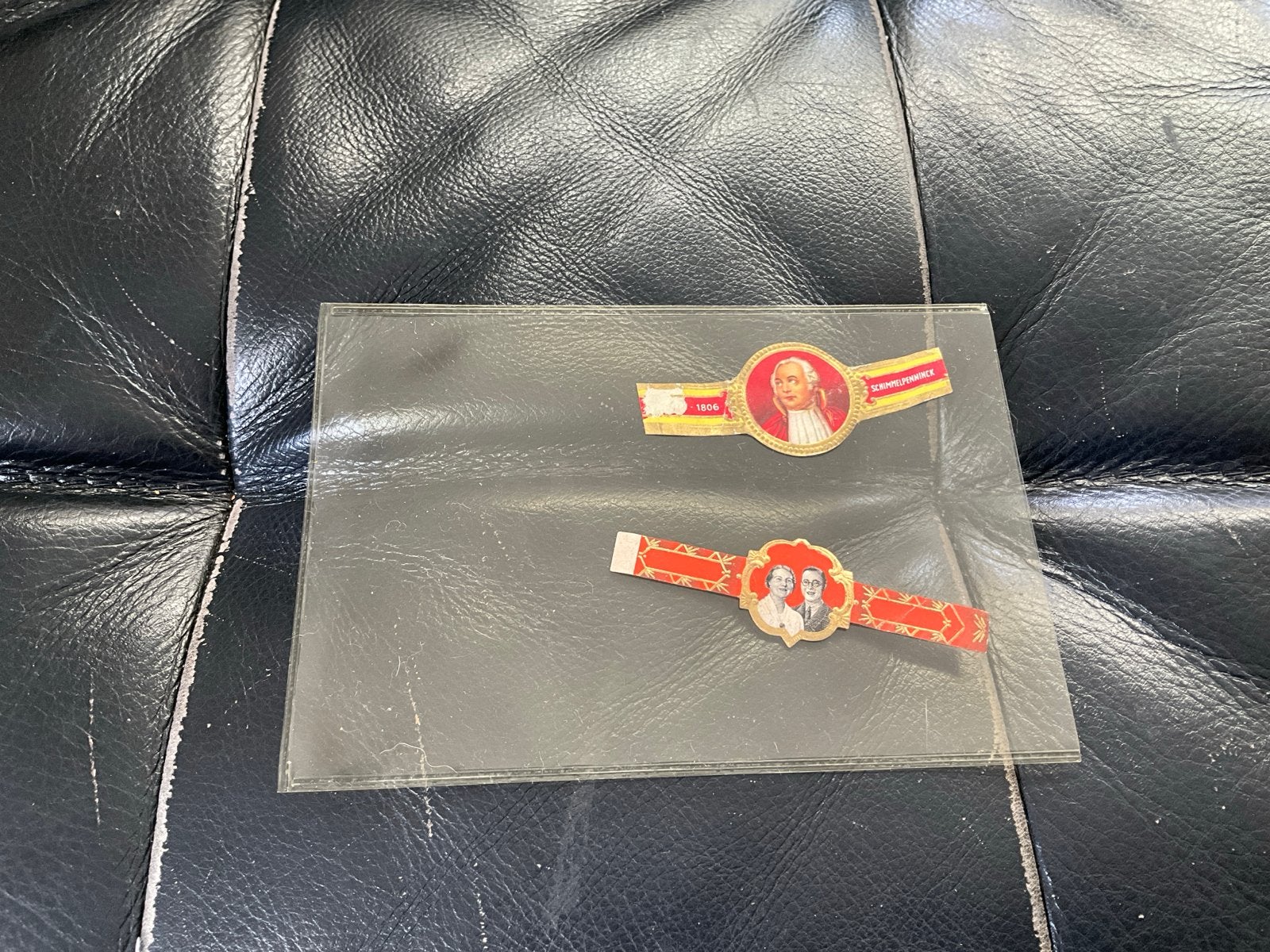 Vintage sigarenbandjes in beschermhoesje; Juliana Bernhard, Verzamelen, Ophalen of Verzenden, Gebruikt