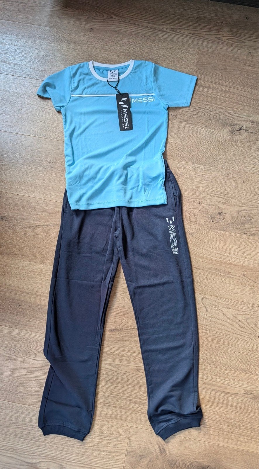 Messi joggingspak - Nieuw maat 116, Ophalen of Verzenden, Nieuw, Jongen of Meisje, Sport- of Zwemkleding