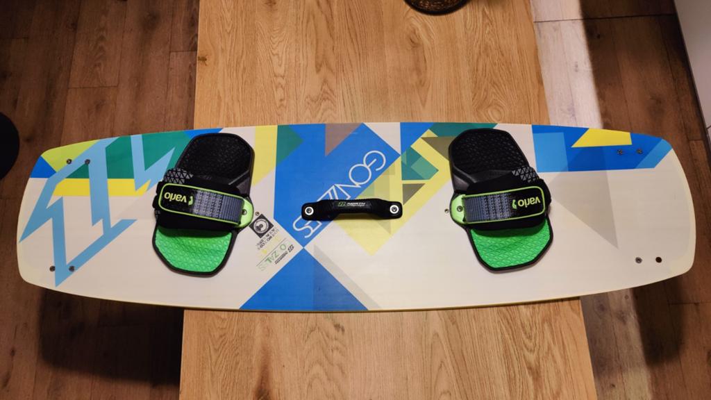 North Gonzales 138/41.5 twintip kiteboard, Watersport en Boten, Kitesurfen, Twintip, Kiteboard, Ophalen of Verzenden, Zo goed als nieuw