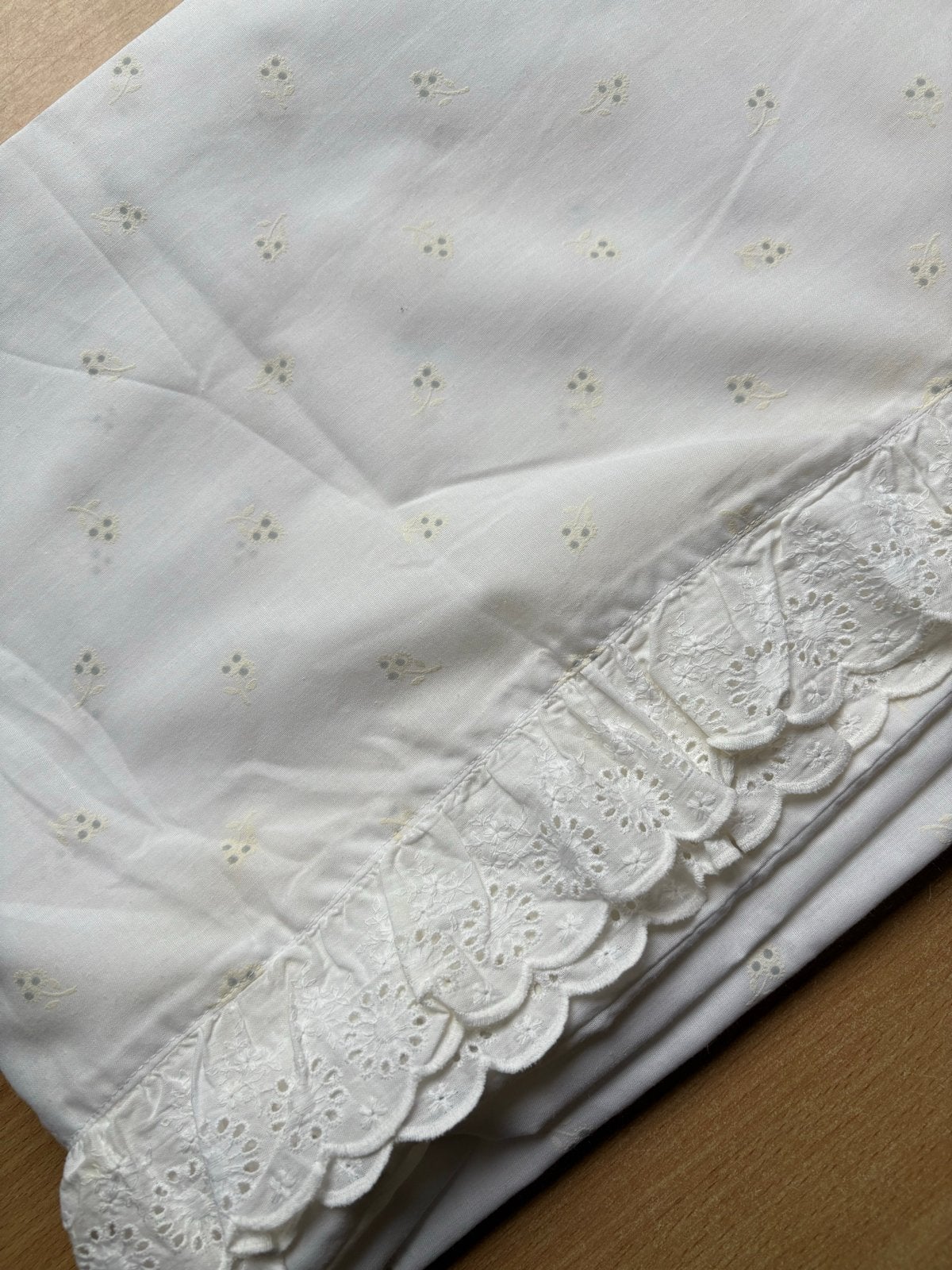 Hemeltje gordijn wit broderie motief voor ledikantje, Gebruikt, Overige merken, Jongetje of Meisje, Ophalen of Verzenden