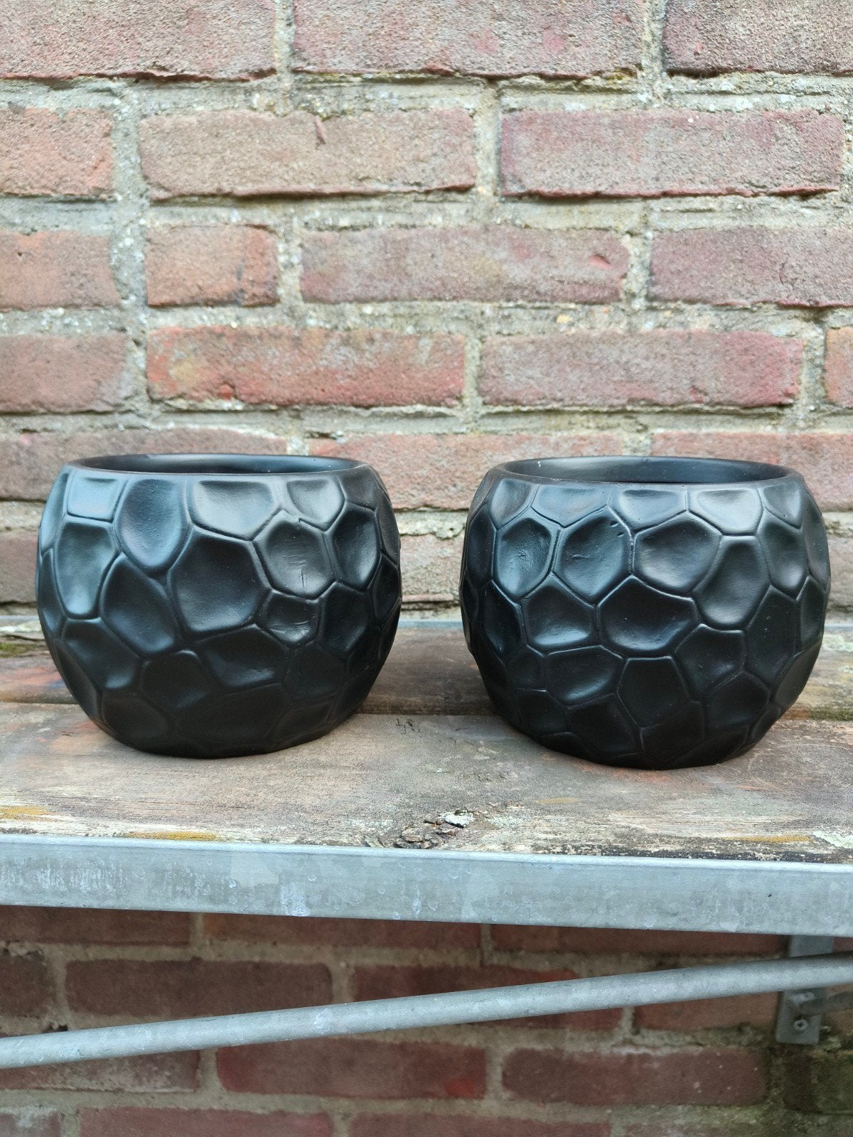 2 zwarte bloempotten, Tuin en Terras, Rond, Ophalen of Verzenden, Aardewerk, Minder dan 40 cm
