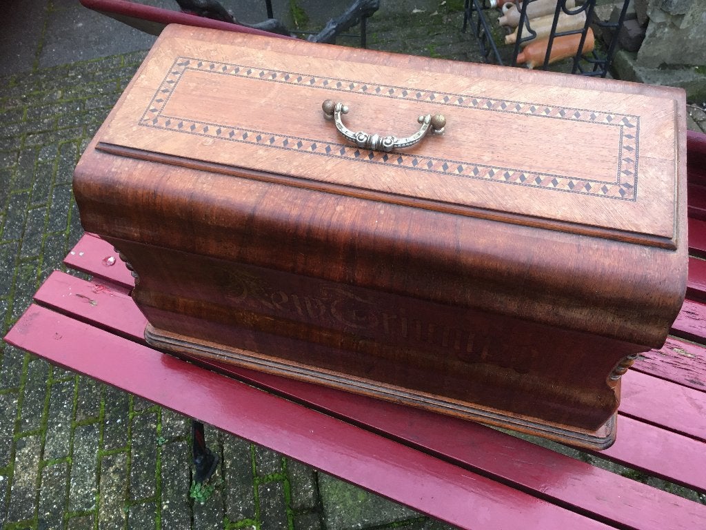 antiek naaimachine new triumph met kap, Ophalen