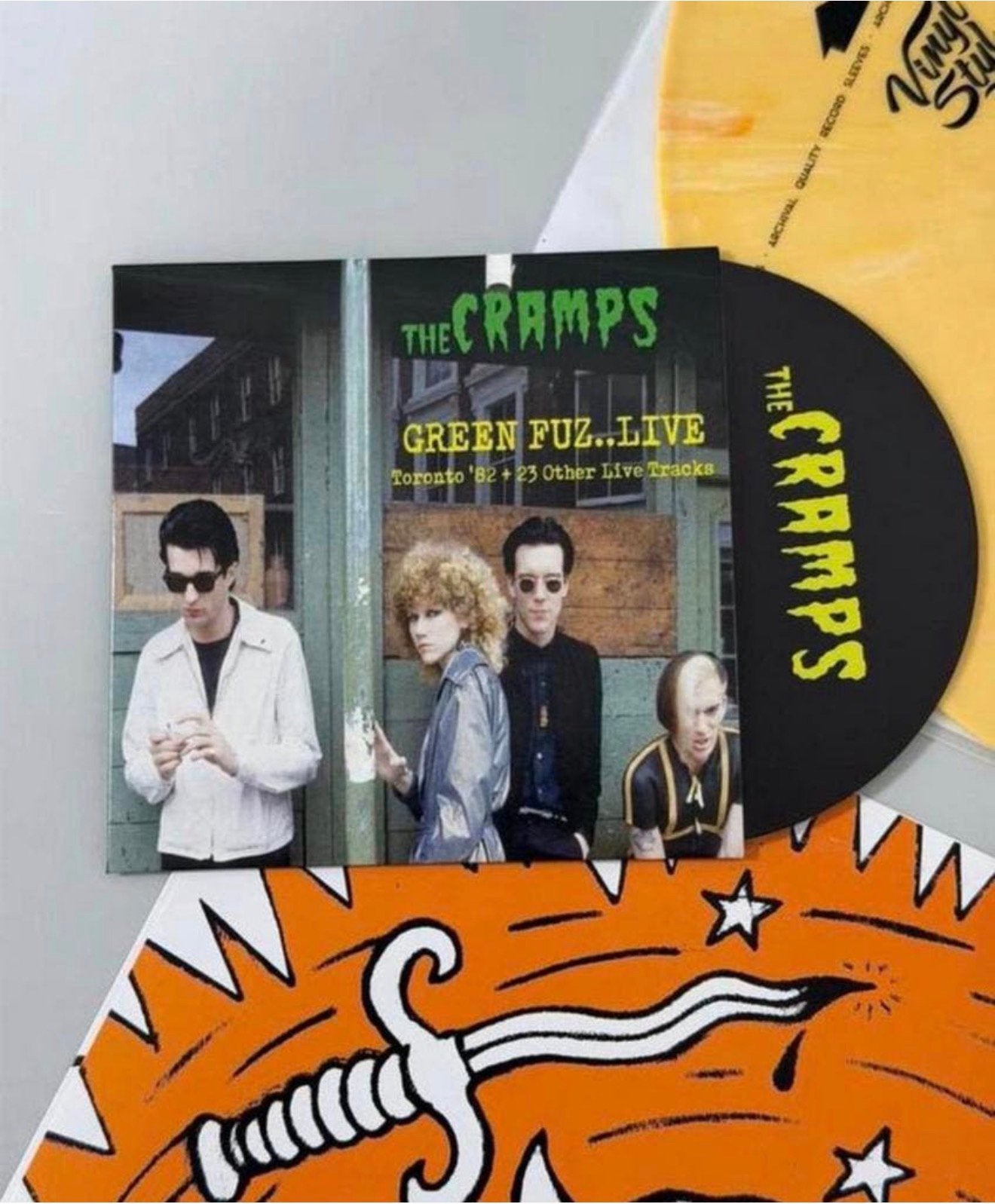 THE CRAMPS A DATE WITH ELVIS YELLOW Coloured VINYL LP + cd, Colored vinyl, Ophalen of Verzenden, Zo goed als nieuw, 12 inch
