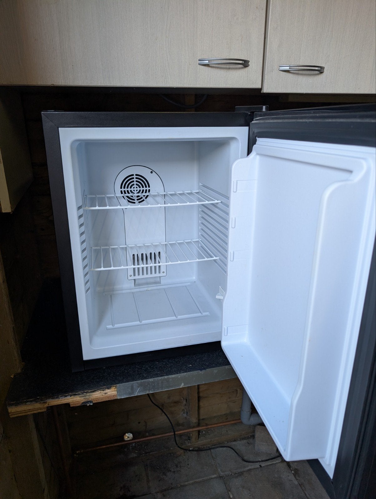 Compacte koelkast - Zo goed als nieuw, handig formaat!, Ophalen, Zonder vriesvak, Minder dan 45 cm, Minder dan 85 cm