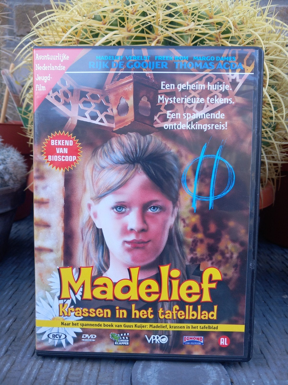 Madelie Krassen in het tafelblad DVD, Avontuur, Gebruikt, Alle leeftijden, Film