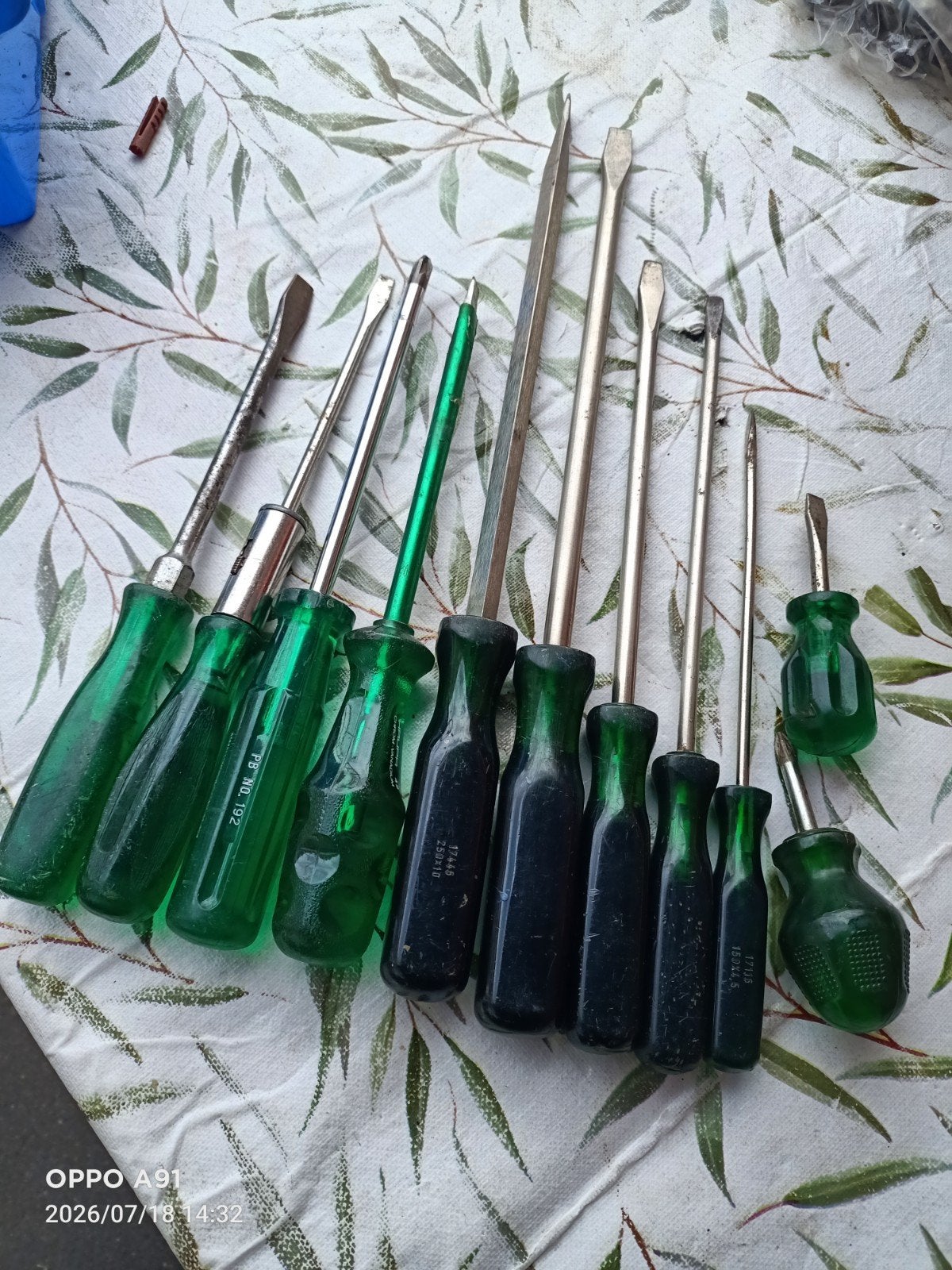 Grote set schroevendraaiers, diverse maten en types, Ophalen of Verzenden, Gebruikt, Schroevendraaier, Overige merken