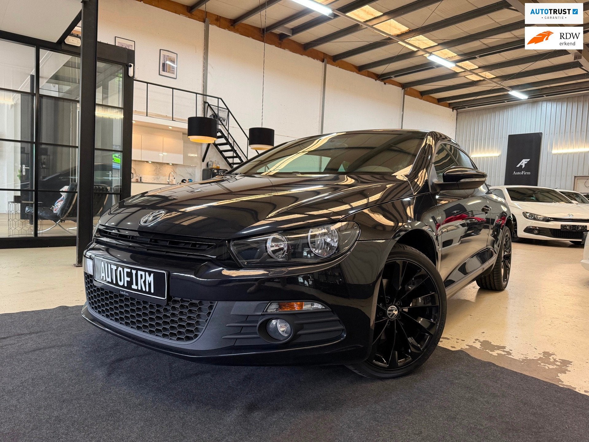 Volkswagen Scirocco 1.4 TSI 122 PK Dealer onderhouden Naviga, Auto's, Volkswagen, Voorwielaandrijving, Dealer onderhouden, Stof