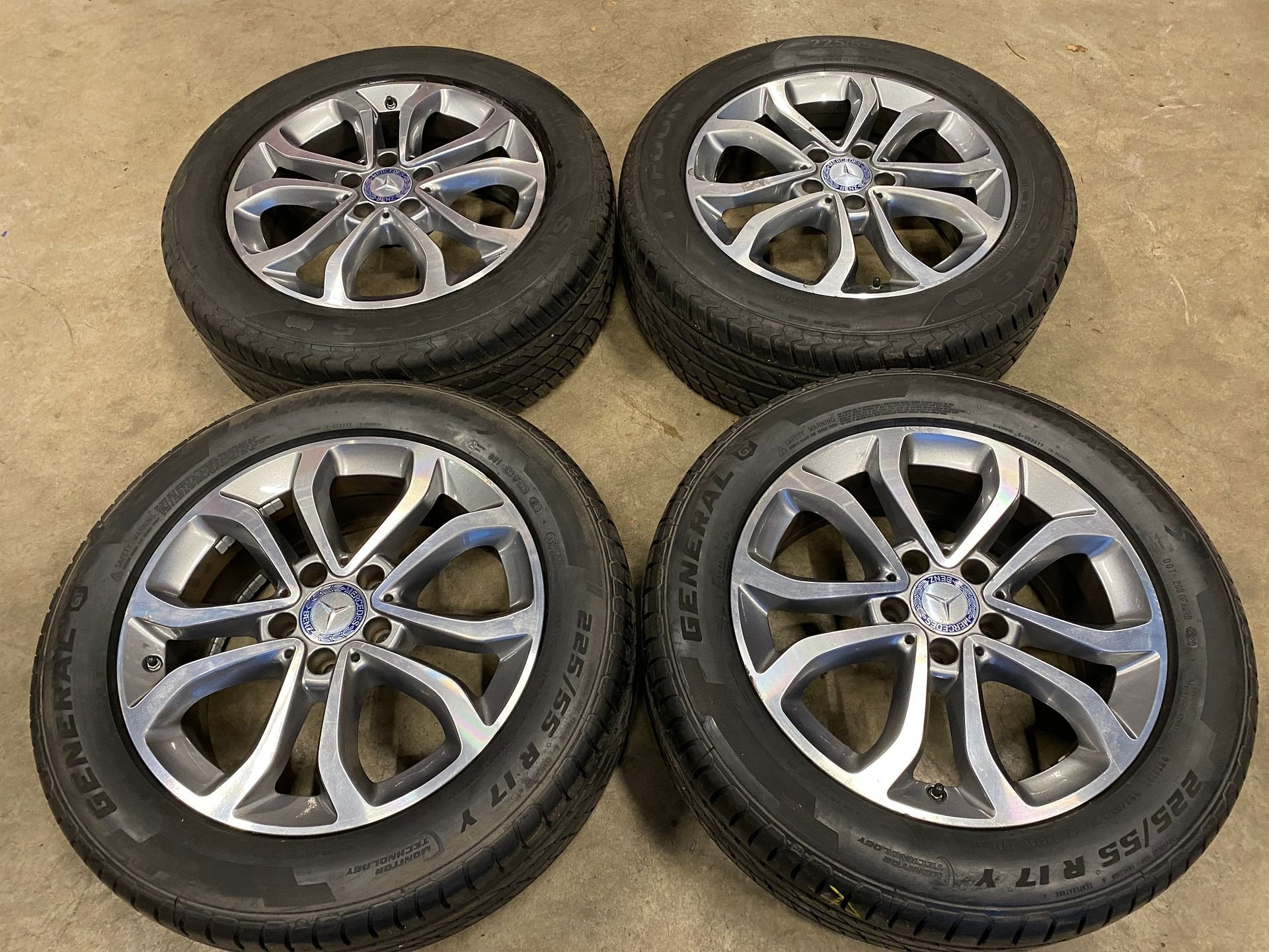 17 inch originele velgen + zomerbanden MB E klasse W213, Auto-onderdelen, Gebruikt, -, -, Banden en Velgen