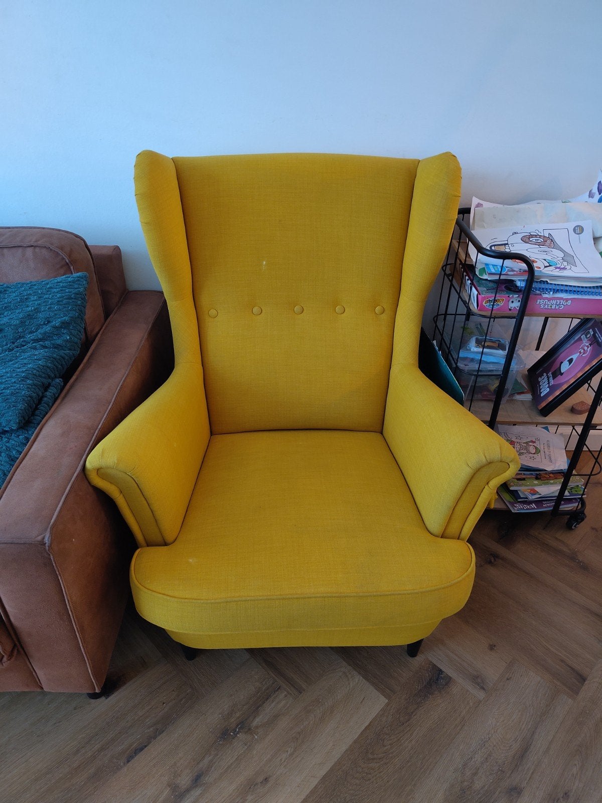 Gele fauteuil IKEA strandmon, Gebruikt, Overige kleuren, Modern retro, Ophalen of Verzenden