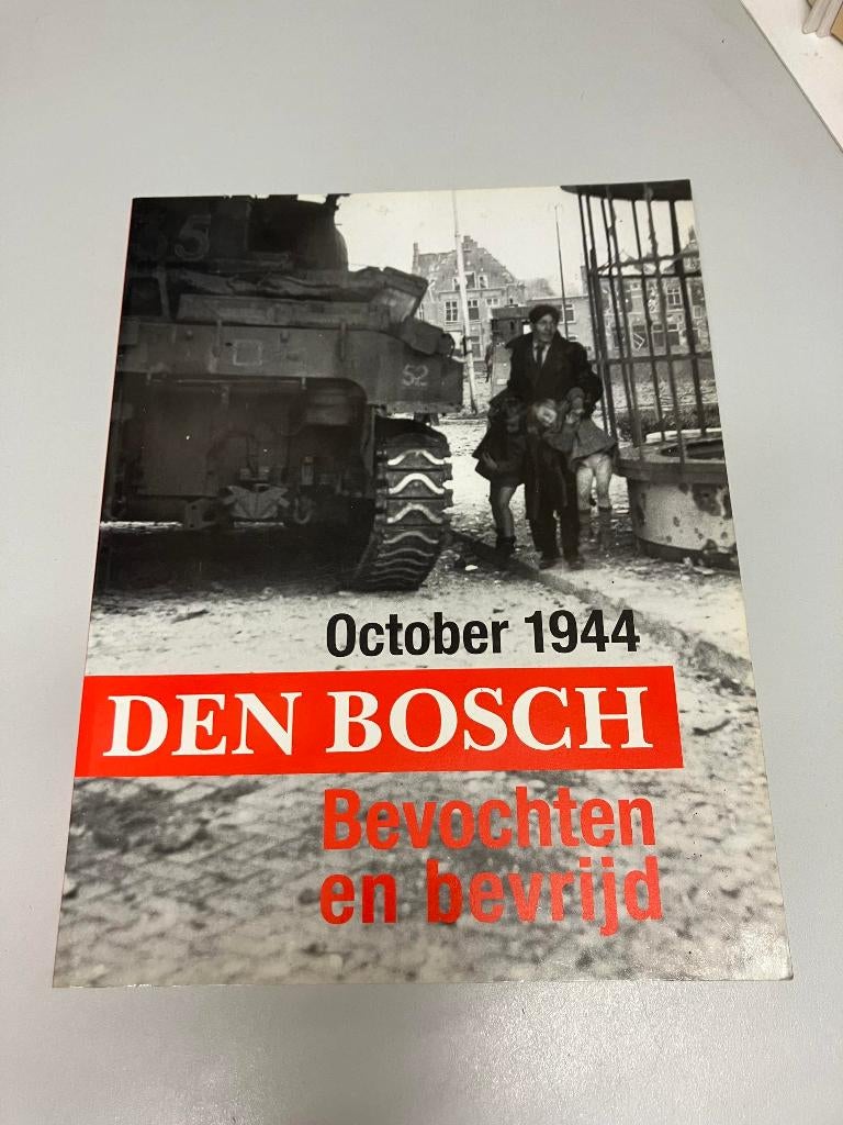October 1944 Den Bosch bevochten en bevrijd, Boeken, Oorlog en Militair, Gelezen, Algemeen, Tweede Wereldoorlog, Ophalen of Verzenden