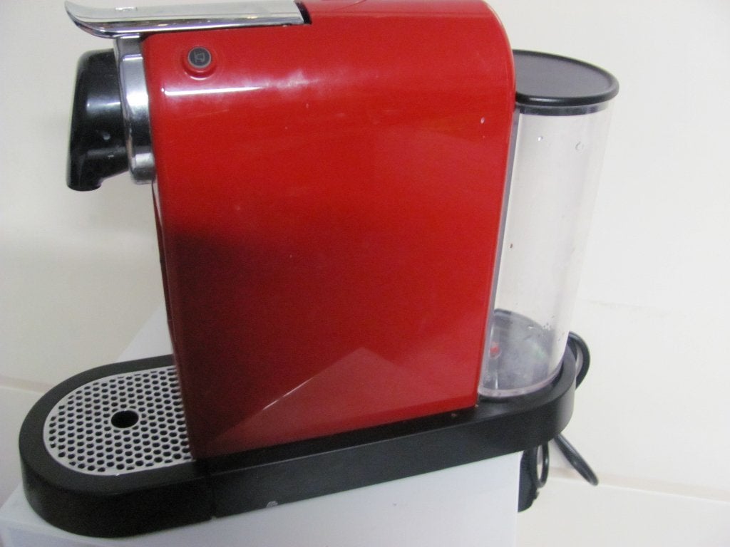 Krups nespresso apparaat rood/zwart/chroom type:xn-741, Espresso apparaat, Ophalen of Verzenden, Zo goed als nieuw, 4 tot 10 kopjes