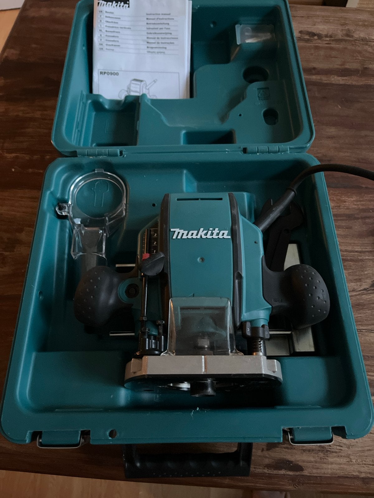 Makita RP0900 bovenfrees - Zo goed als nieuw, Doe-het-zelf en Verbouw, Gereedschap | Freesmachines, Ophalen of Verzenden, Zo goed als nieuw