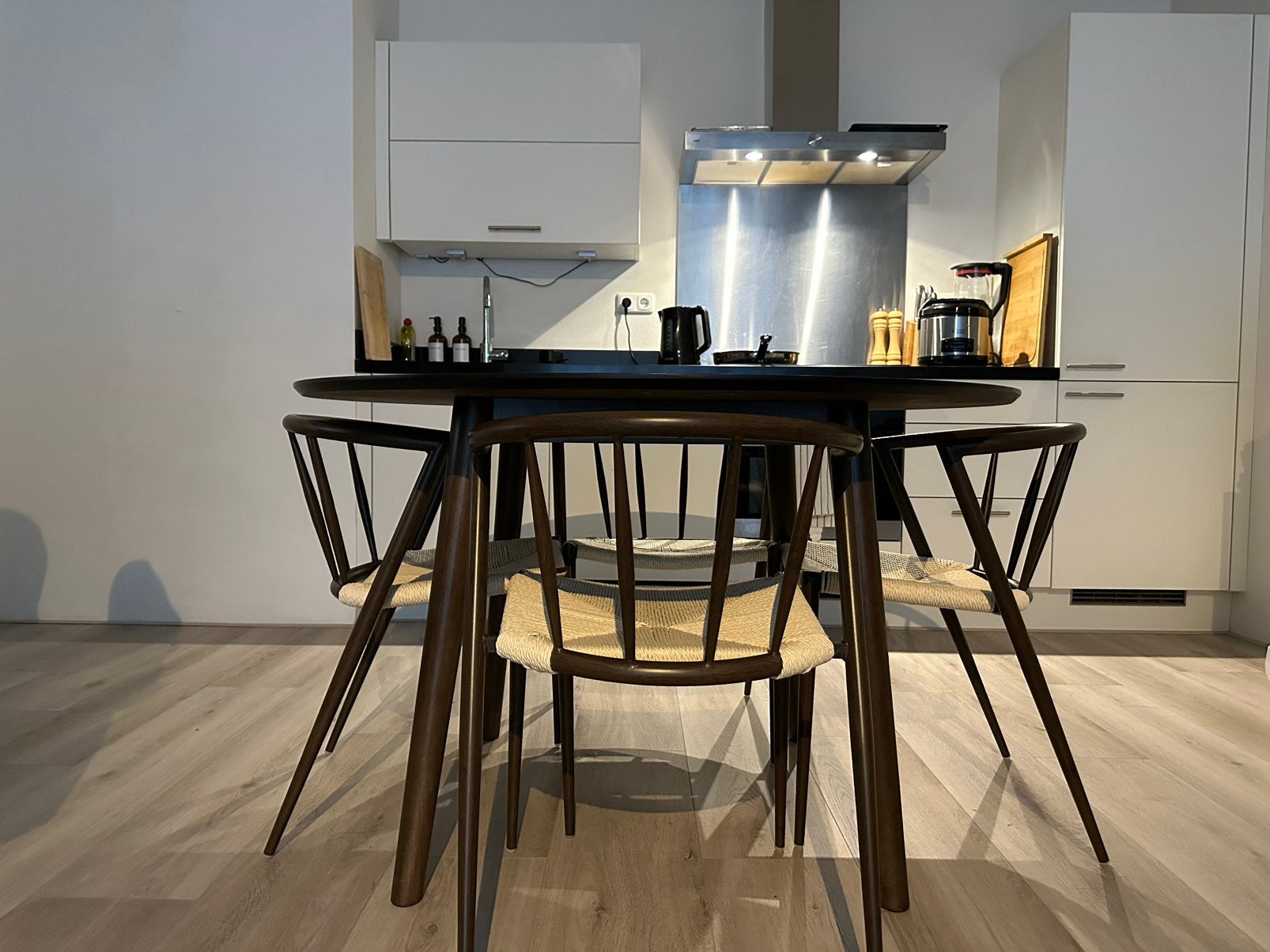 Ronde eettafel 120 cm donker hout – goede staat, Ophalen, Overige materialen, Gebruikt, 100 tot 150 cm
