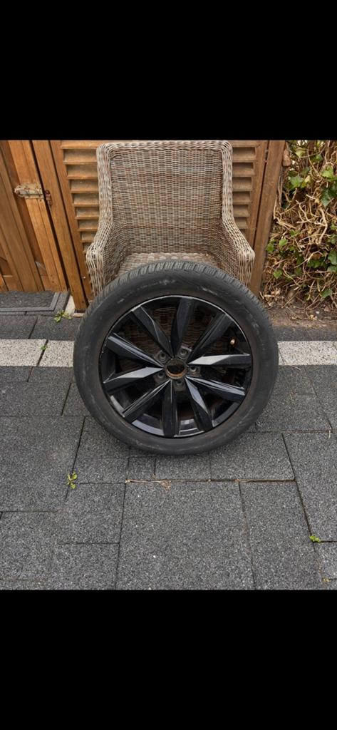 Ik zoek 1 velg voor vw T5, Auto-onderdelen, Banden en Velgen, Ophalen, 18 inch, Bestelwagen, Velg(en)