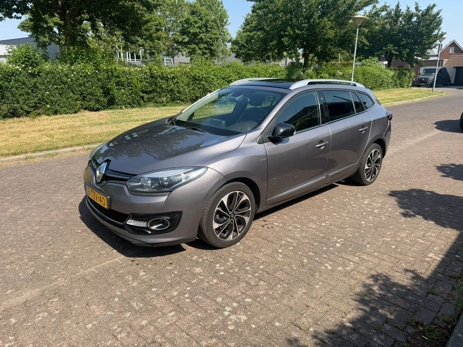 Renault Mégane 1.5 DCI 81KW Estate AUT 2014 Grijs, Euro 5, 680 kg, 4 cilinders, 1264 kg