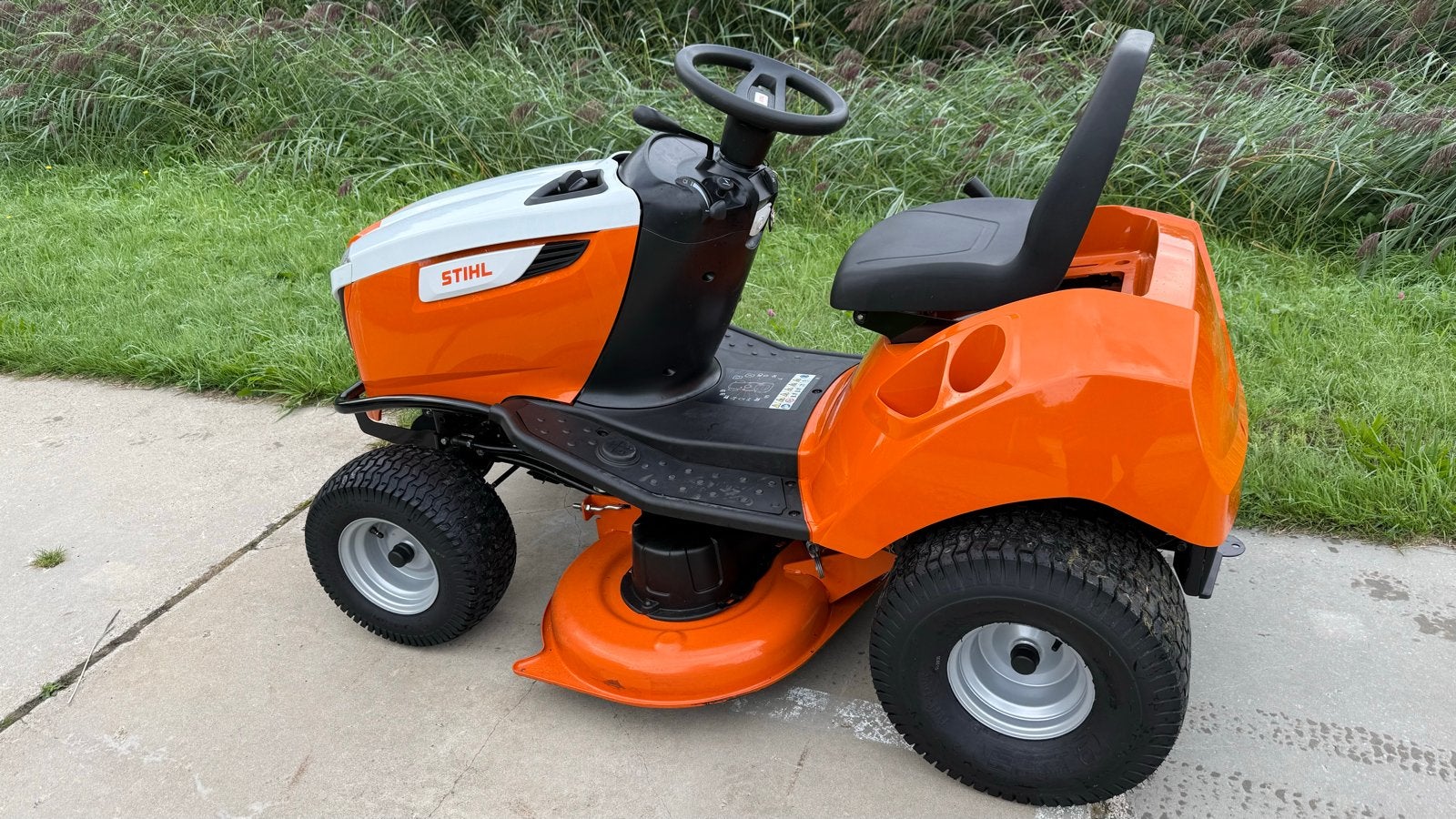Stihl RT 4112 EZ Zitmaaier - Demo machine, Tuin en Terras, Ophalen, Cirkelmaaier, Zo goed als nieuw, Opvangbak