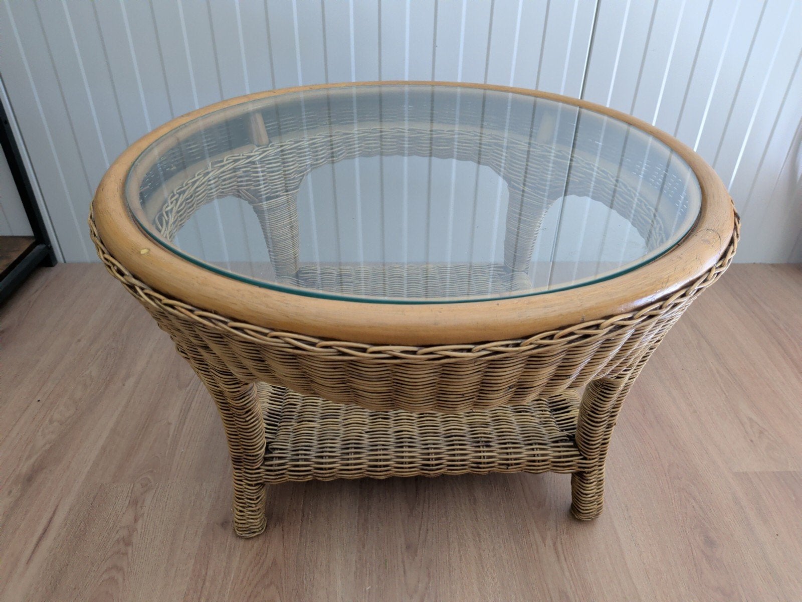 Rotan ronde salontafel met glas, Huis en Inrichting, Ophalen, 50 tot 100 cm, Rond, 50 tot 100 cm