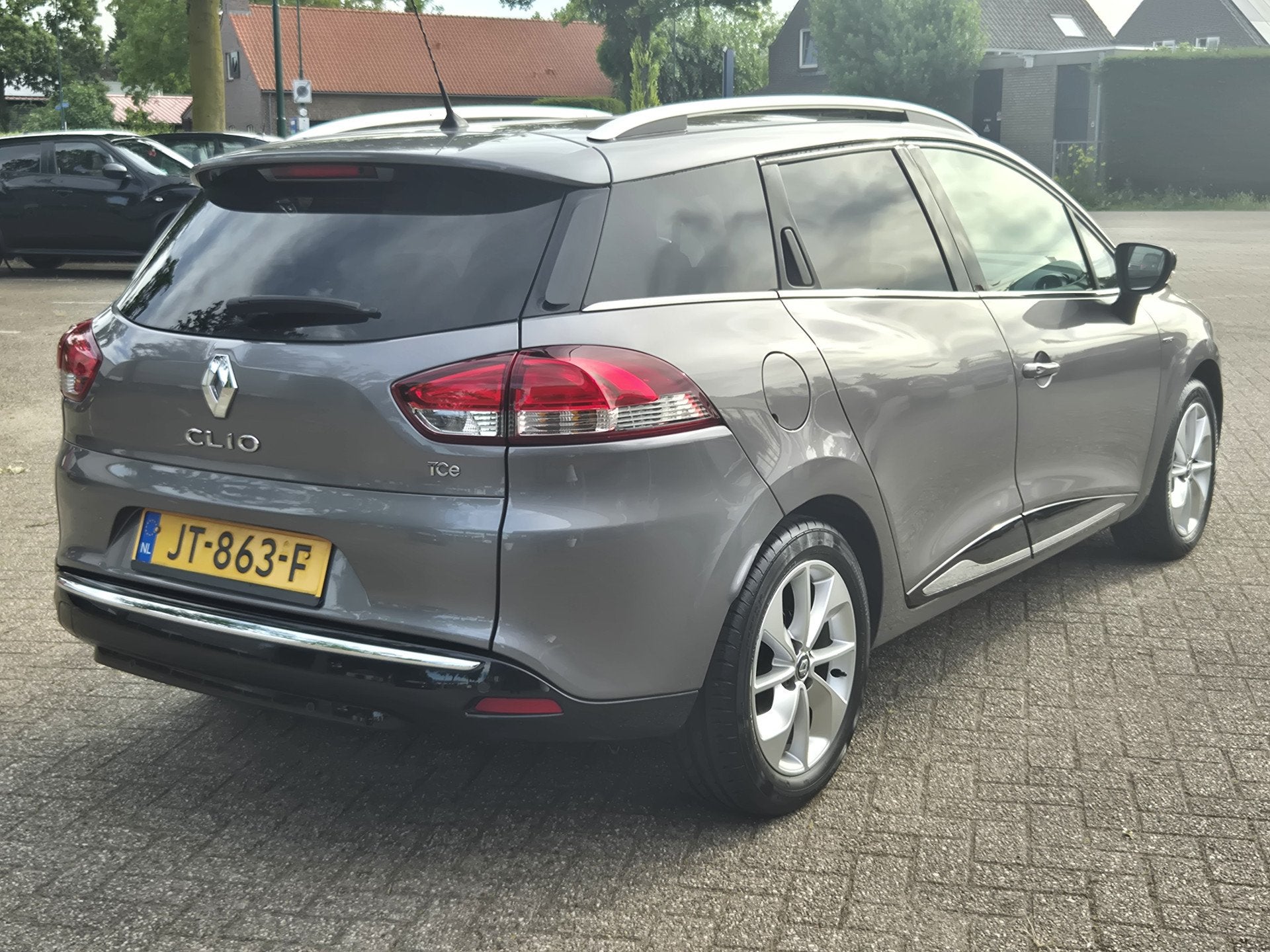 Renault Clio Estate 0.9 TCe Limited Navigatie/ Cruise Contro, Voorwielaandrijving, 898 cc, Stof, Gebruikt