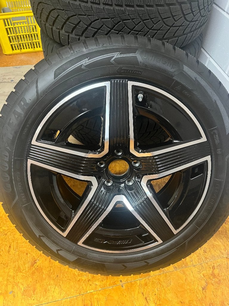 Mercedes AMG velgen + Winterbanden, Auto-onderdelen, 255 mm, Banden en Velgen, Nieuw, Winterbanden