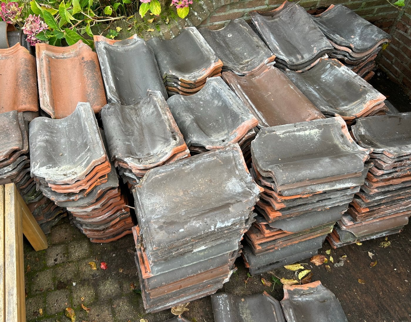 Gebruikte dakpannen bruim gemeleerd - merk dw&s, Doe-het-zelf en Verbouw, Dakpannen en Dakbedekking, Ophalen, Gebruikt, 15 m² of meer