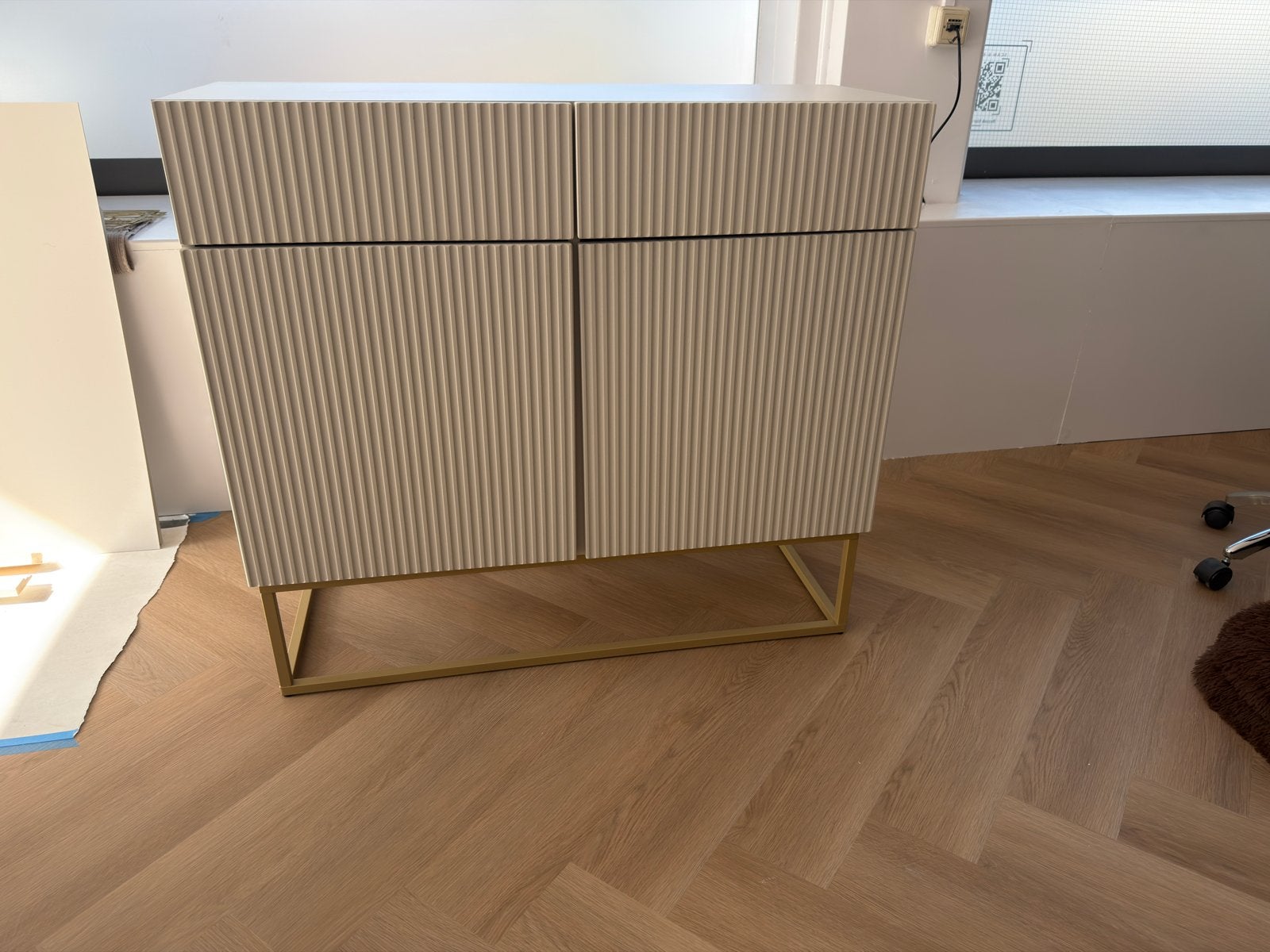 Stijlvolle ladekast/dressoir met gouden onderstel, Huis en Inrichting, Kasten | Ladekasten, Ophalen, 1 of 2 laden, 100 tot 150 cm