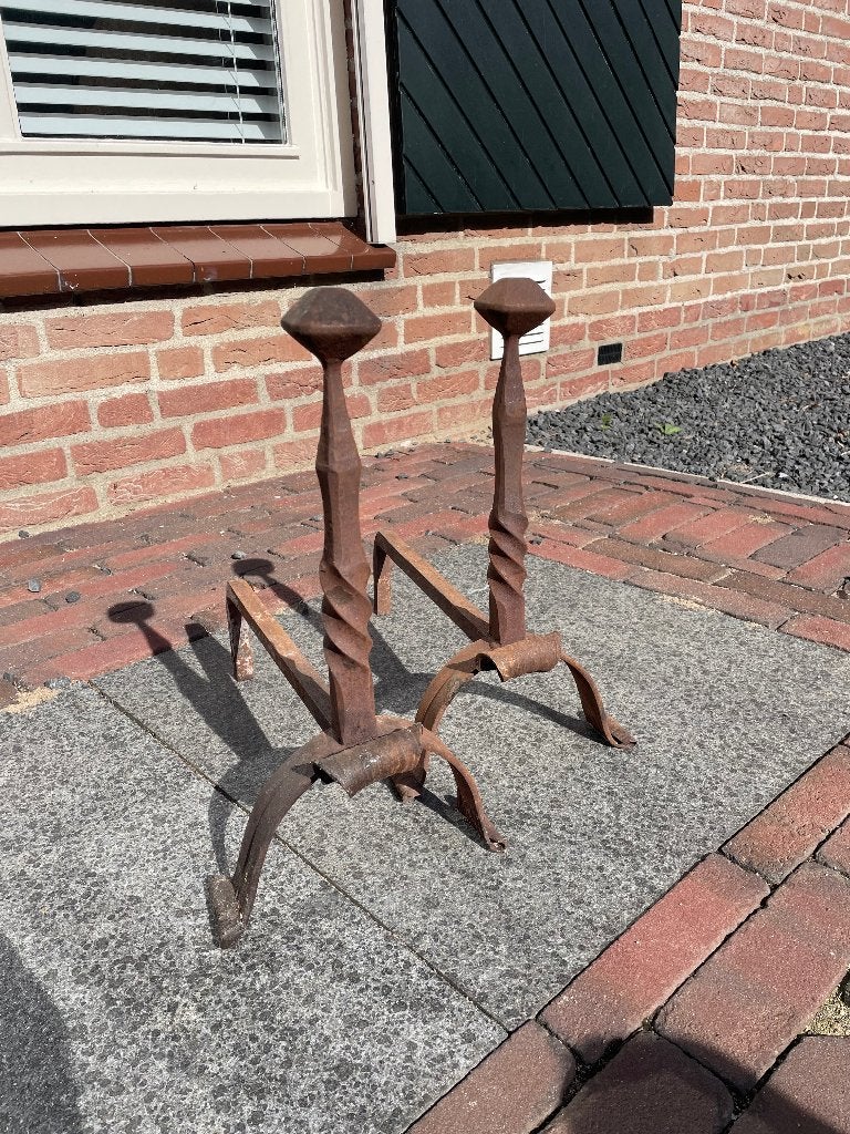 Smeedijzeren haardbokken, Ophalen
