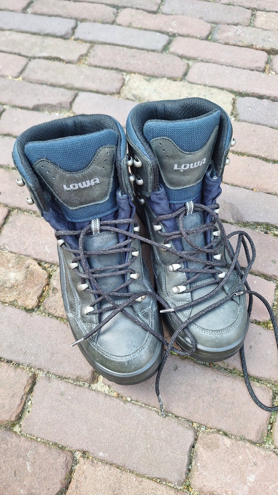 Lowa wandelschoenen, Ophalen