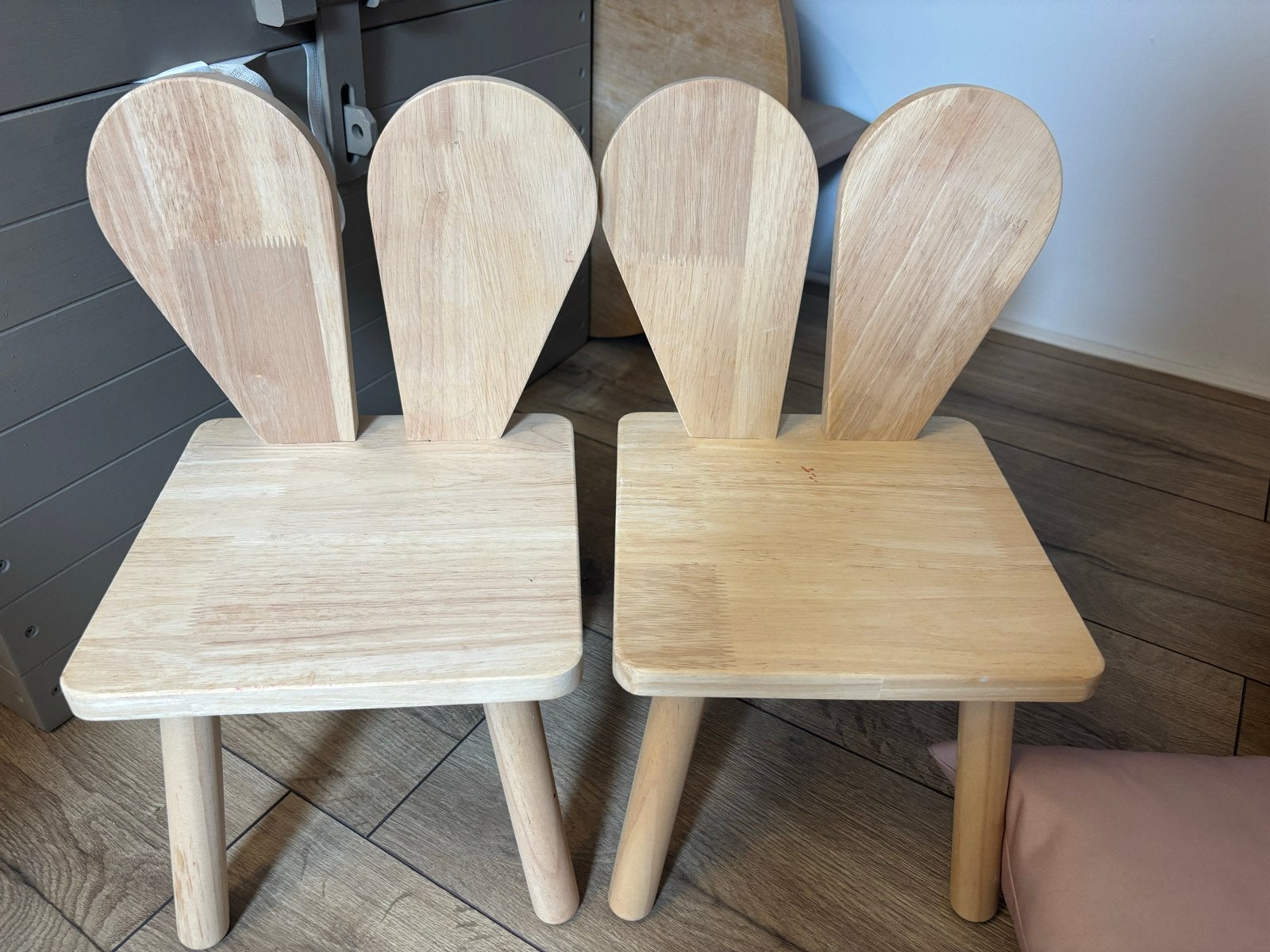 Twee schattige kinderstoeltjes met konijnenoren, Kinderen en Baby's, Kinderstoelen, Ophalen, Gebruikt, Overige typen