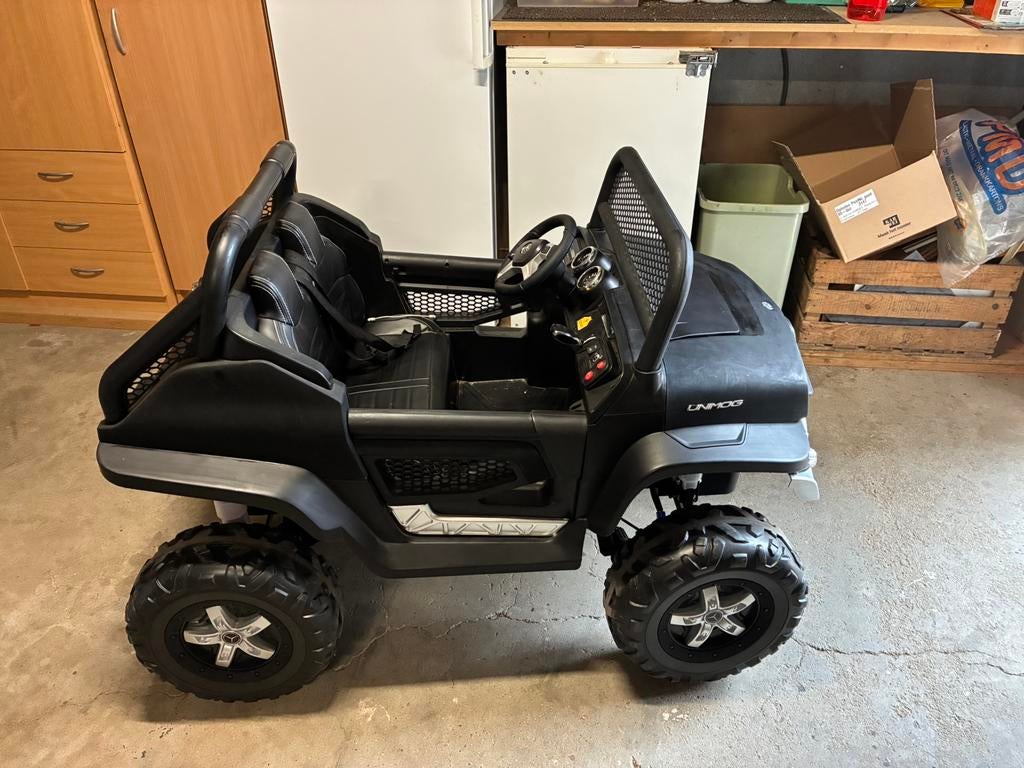 Electrische kinderauto Mercedes Unimog, 2 persoons., Kinderen en Baby's, Ophalen, Zo goed als nieuw