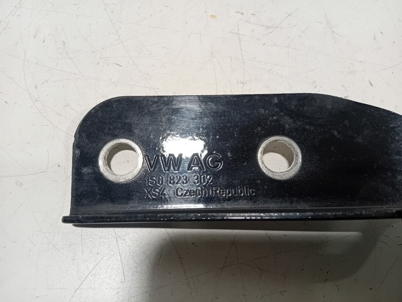 Motorkapscharnier rechts Skoda Citigo, Auto-onderdelen, Onderdelen@venauto.nl, Van der Ven Autorecycling B.V., Gebruikt, Ettenseweg 76, 4706 PB Roosendaal, The Netherlands